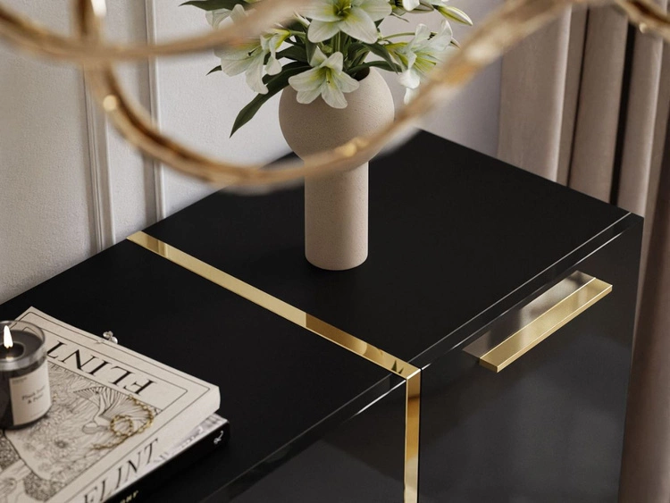 Zweitürige Kommode 158 cm mit drei Schubladen und goldenen Griffen Lunelie Schwarzglanz