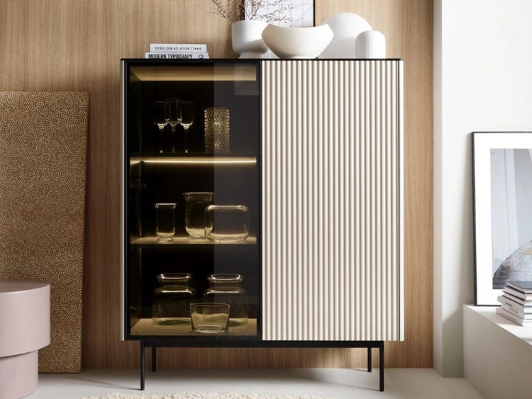 Standvitrine mit einer Glastür, LED-Beleuchtung für das Wohnzimmer Auroé Kaschmir
