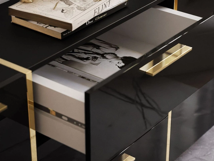 Zweitürige Kommode 158 cm mit drei Schubladen und goldenen Griffen Lunelie Schwarzglanz