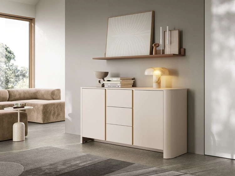 Eine Wohnzimmermöbelgarnitur mit goldener Zierleiste Brillo Kaschmir