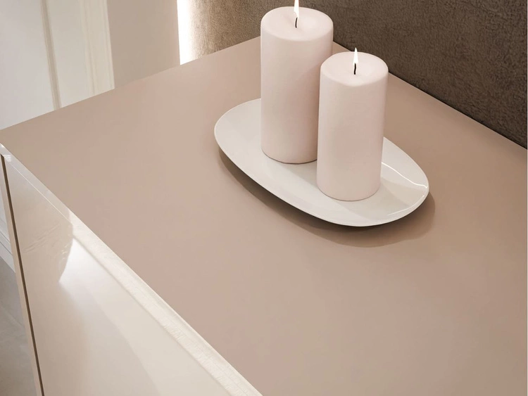 Dreitürige Kommode 154 cm Glamour-Stil auf goldfarbenen Metallbeinen Vivance Kaschmirglanz