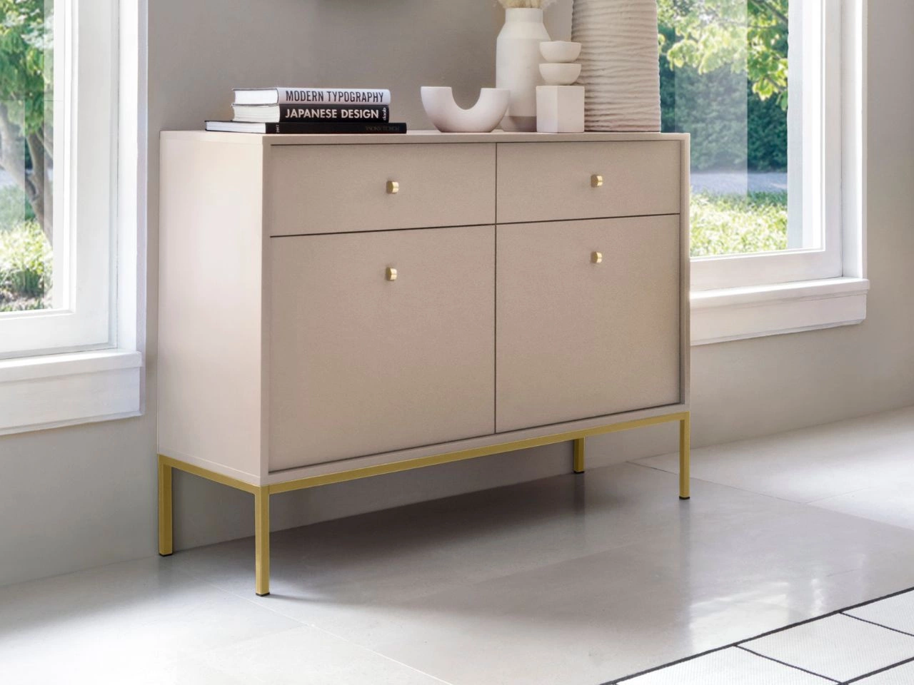 Kommode mit Türen sowie Schubladen mit Golden Metallbeinen 104 cm Amor Beige