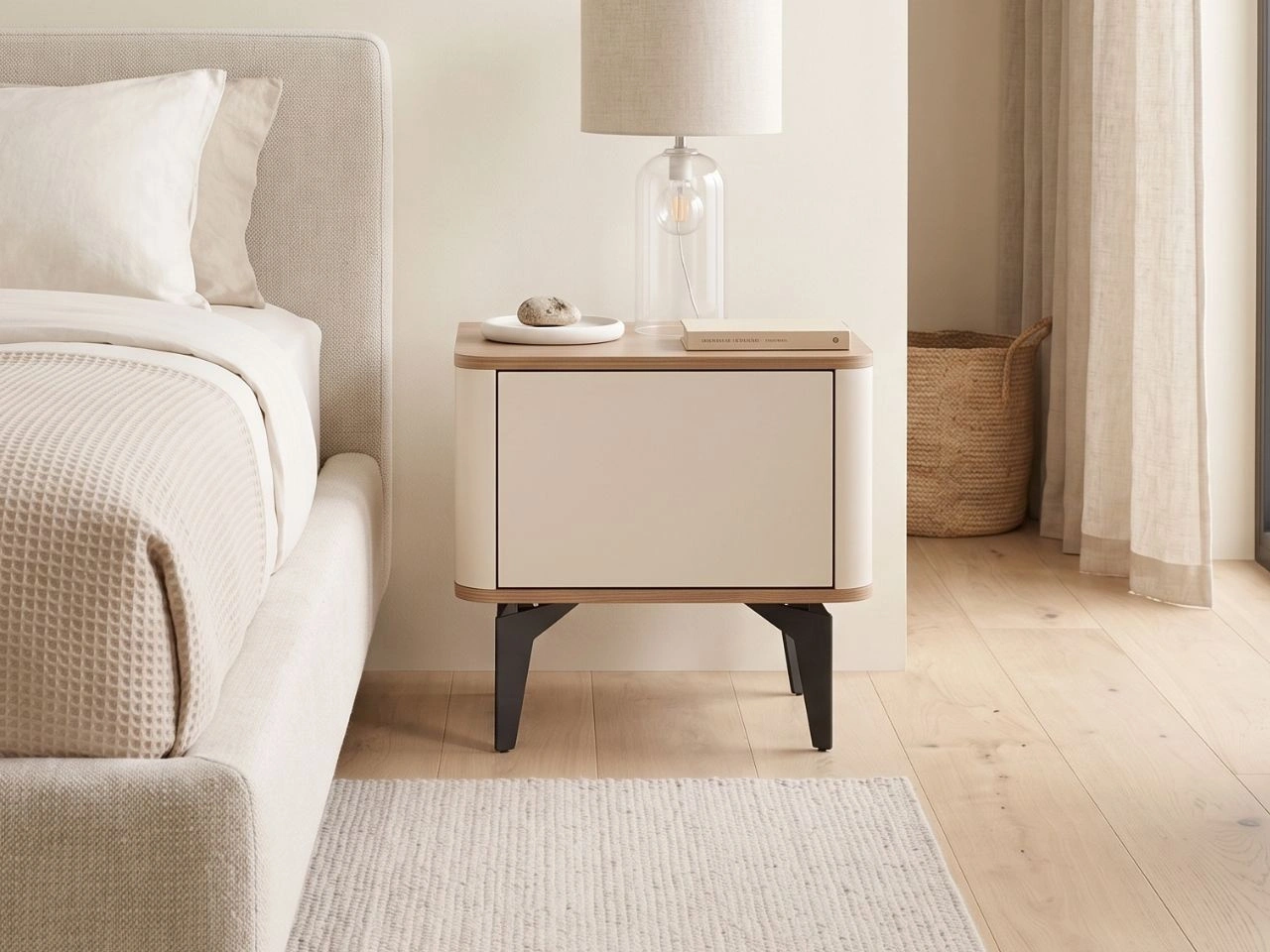Nachttisch mit Schrank Arelis Kaschmir, Royal Nussbaum