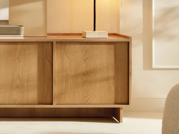 Dreitüriges TV-Lowboard 147 cm für Wohnzimmer Azumi Karamell Eiche