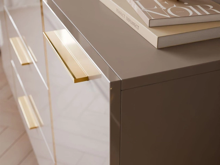 Zweitürige Kommode 158 cm mit drei Schubladen Lunelie Kaschmirglanz