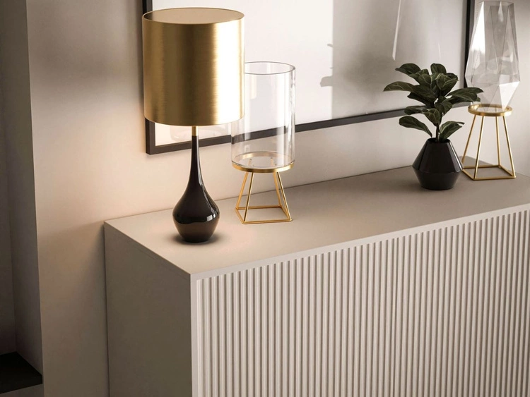 Hohe Kommode, zweitürig, mit goldfarbenen Griffen, Orlean Kaschmir matt