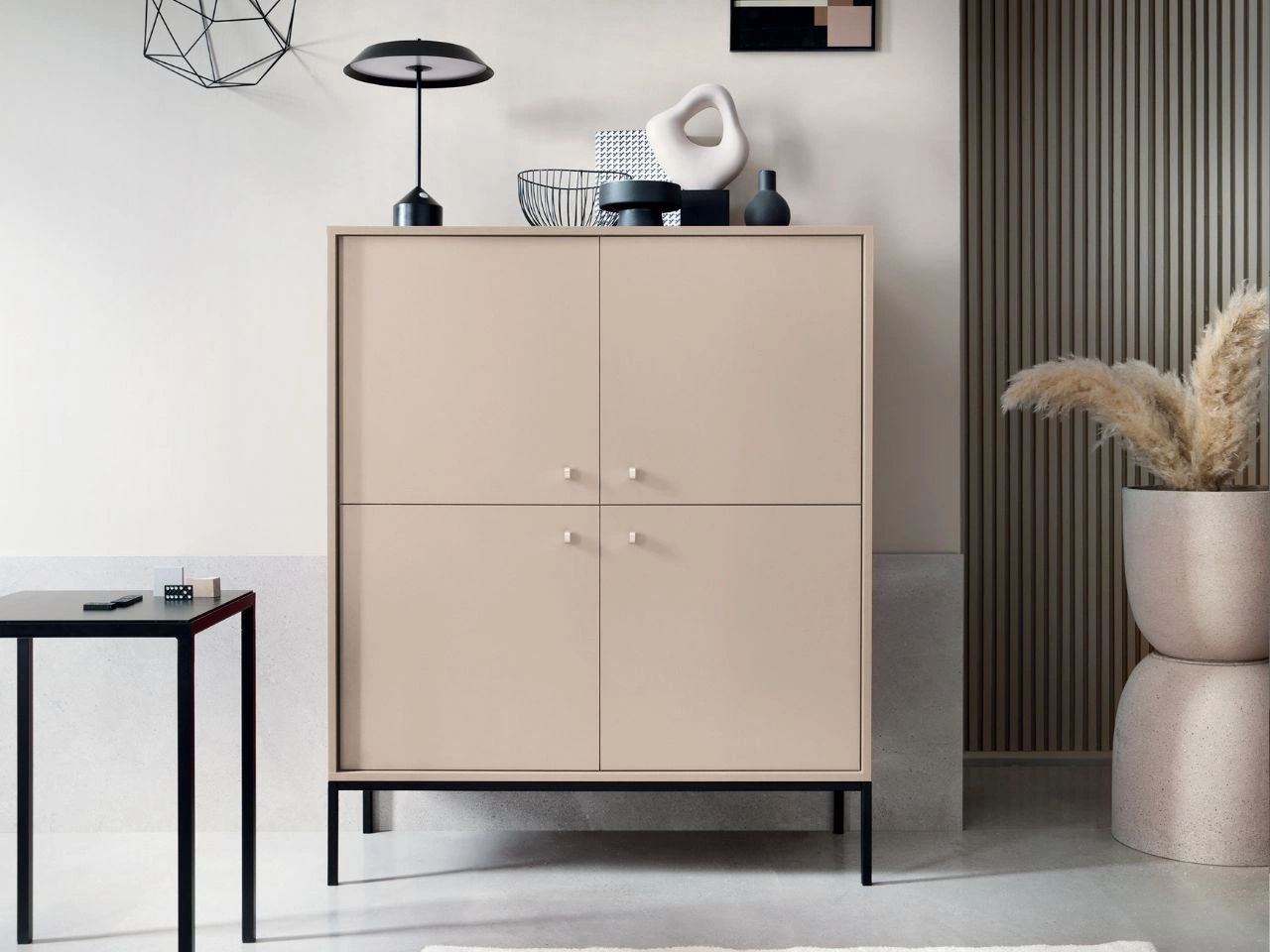 Türkommode mit Schwarz Metallbeinen Amor Beige