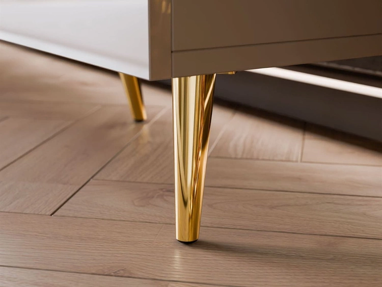 Zweitürige Kommode 158 cm mit drei Schubladen und goldenen Griffen Lunelie Kaschmirglanz