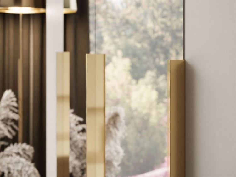 Viertüriger Kleiderschrank mit Drehtüren, goldfarbenen Griffen, Schubladen und Spiegeln Ameli Kaschmir