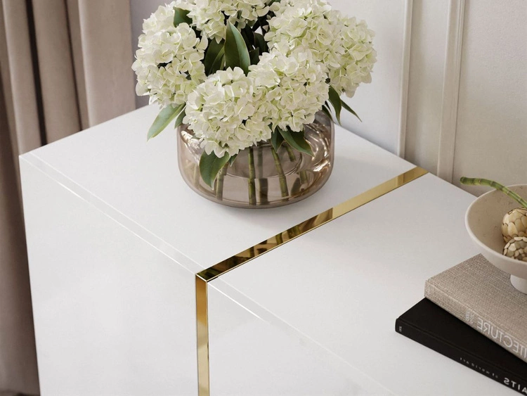 Viertürige Kommode 158 cm Glamour-Stil auf goldfarbenen Metallbeinen Lunelie Weißglanz