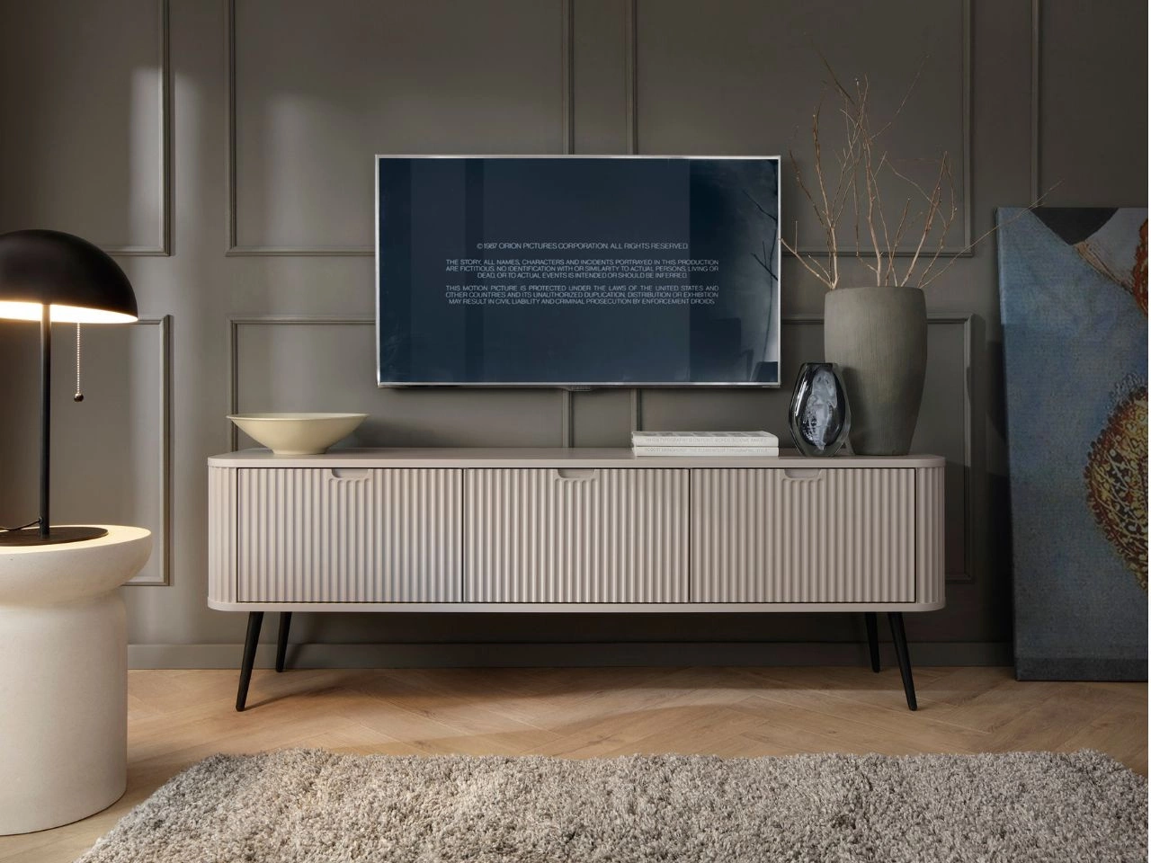 TV-Lowboard mit Türen Viva Beige auf Schwarzen Beinen