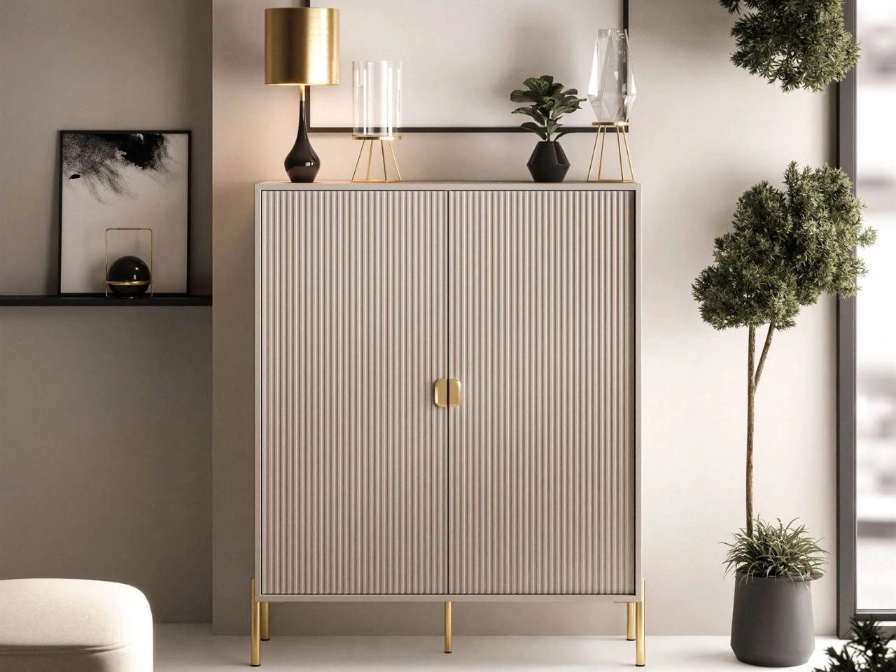 Hohe Kommode, zweitürig, mit goldfarbenen Griffen und Füßen, Orlean Kaschmir matt