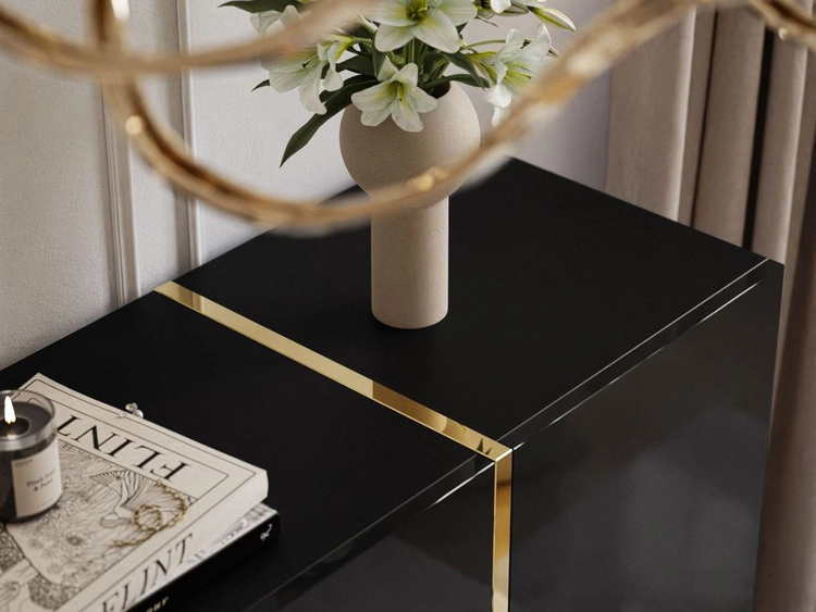 Zweitürige Kommode 158 cm mit drei Schubladen Lunelie Schwarzglanz